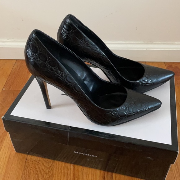 Black Nine West pointy toe heel size 7.5 - Picture 2 of 7